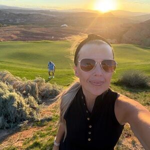 Meet your Posher, Carrie